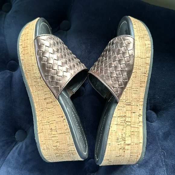 Women’s Donald J. Pliner Safari Metallic Cork Wedges - Picture 6 of 7